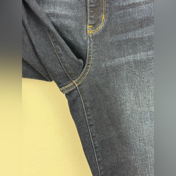 Judy Blue High Rise Wide Leg Crop Jeans Raw ahem Dark Wash JB82517DK Size 9/29 - Picture 9 of 13